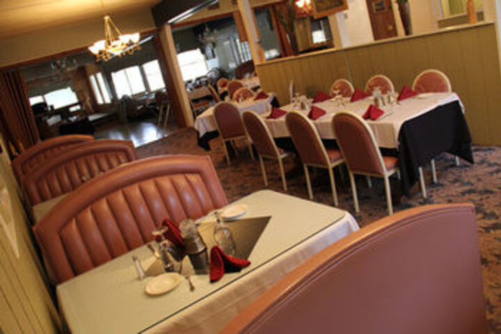 Dining 38 of 40