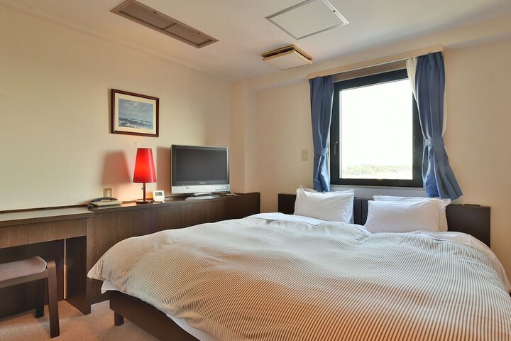 Room 8 of 14