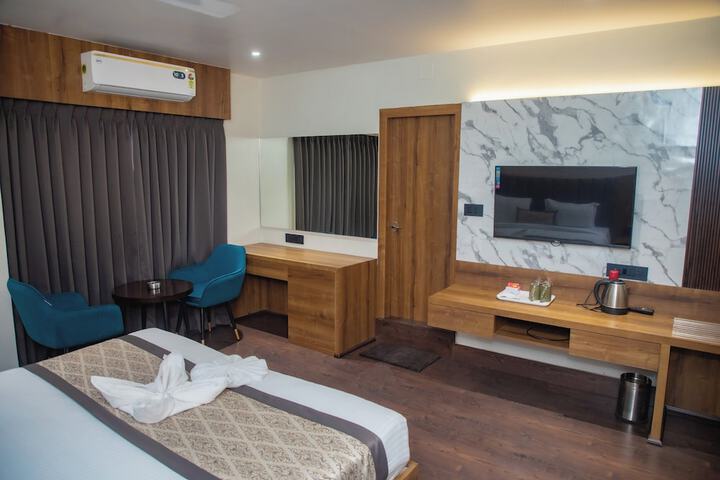 Room 3 of 25