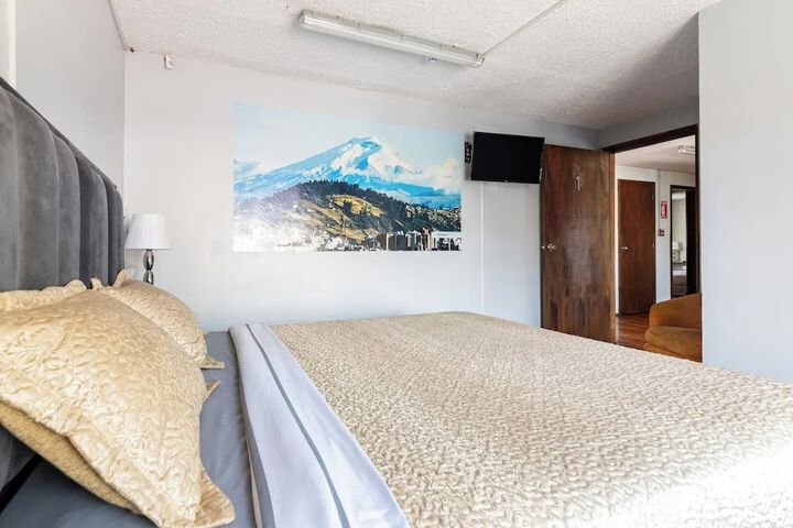 Room 3 of 33