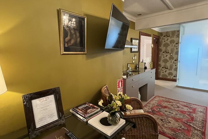 Room 13 of 40