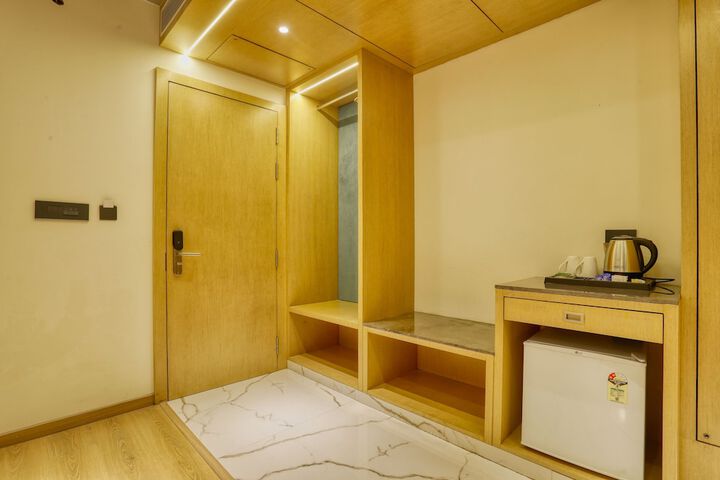 Room 8 of 38