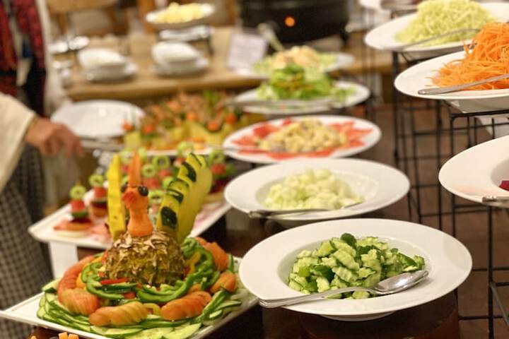 Dining 9 of 11