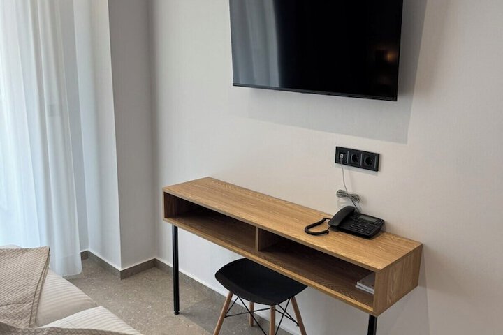 Room 6 of 19