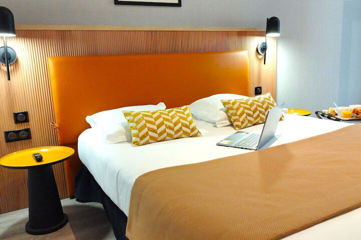 Room 8 of 75