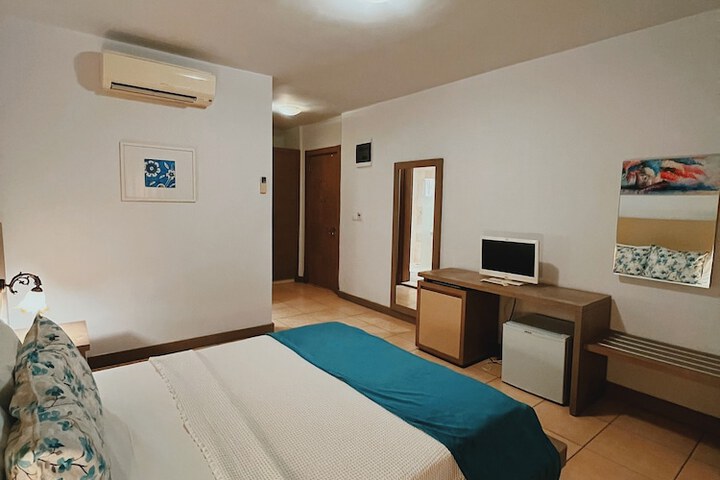 Room 3 of 9