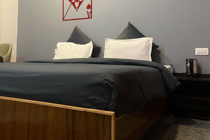 Room 18 of 53