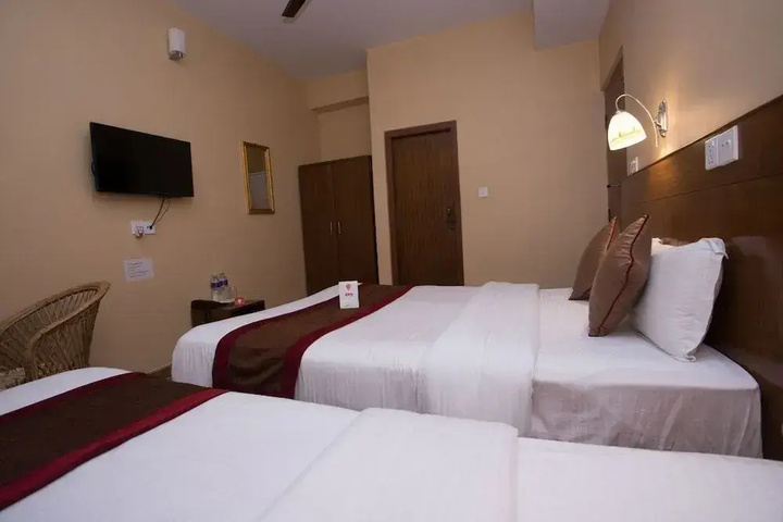 Room 5 of 16