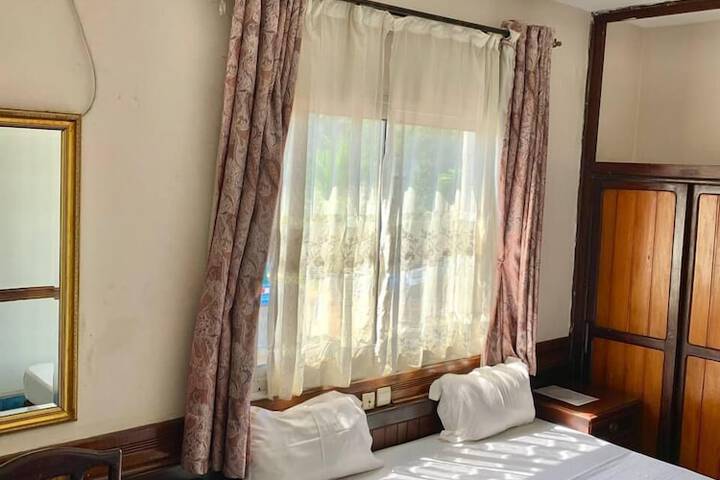 Room 10 of 87