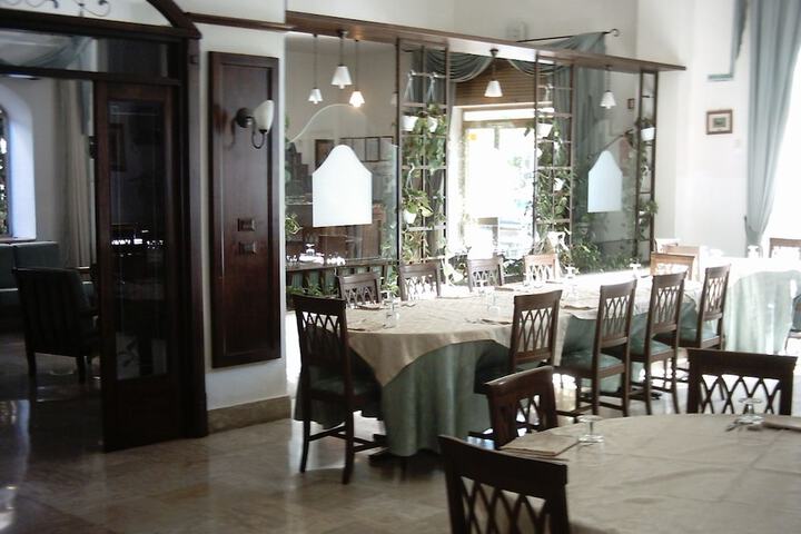 Dining 43 of 67