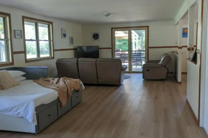Room 6 of 16