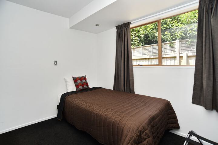 Room 4 of 37