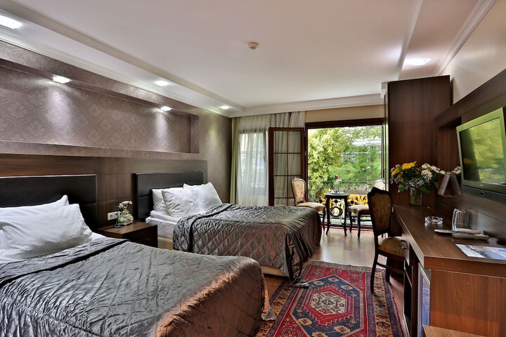 Room 13 of 37