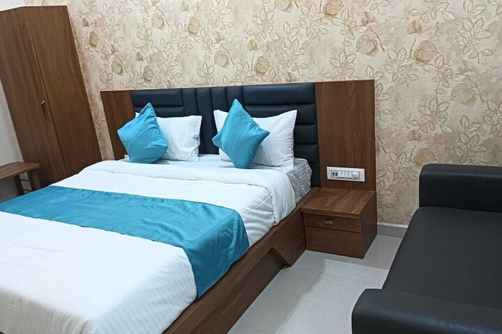 Room 10 of 20