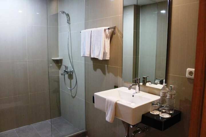 Room 34 of 64