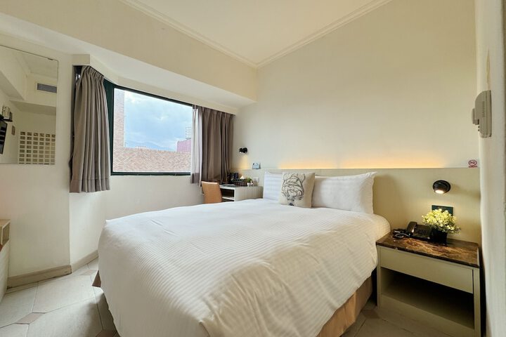 Room 6 of 62