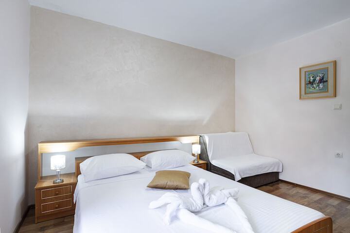 Room 3 of 81