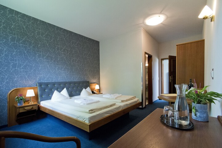 Room 10 of 40
