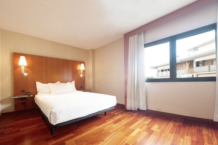 Room 9 of 30