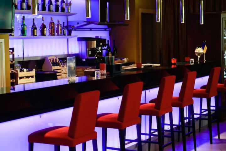 Lounge 62 of 83