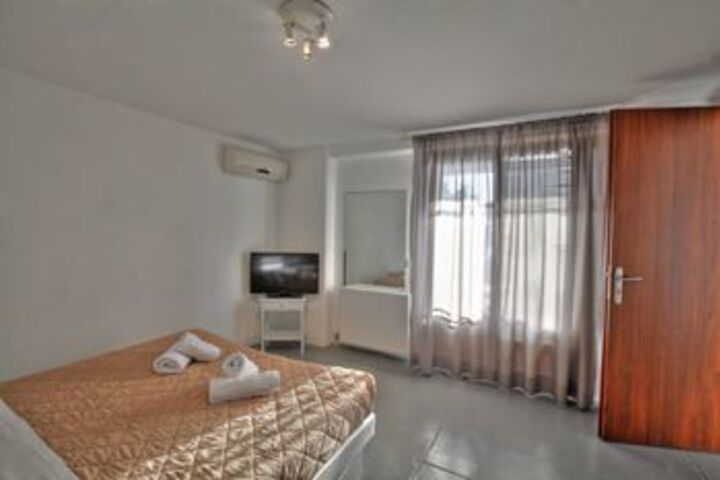 Room 32 of 78