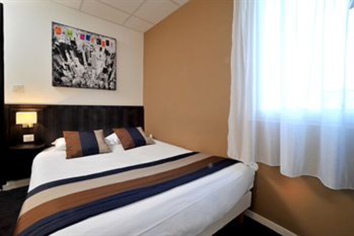 Room 10 of 19