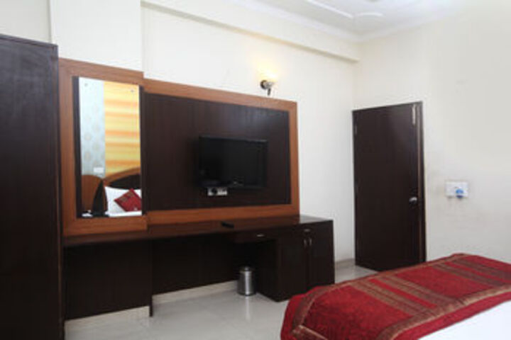 Room 16 of 24