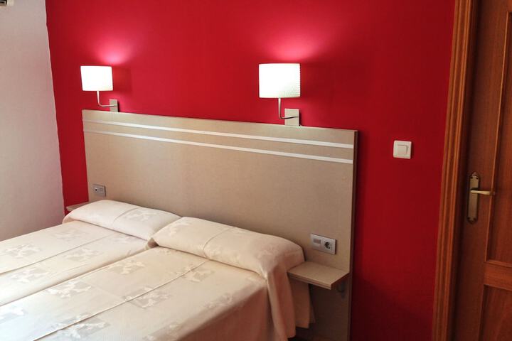 Room 3 of 48