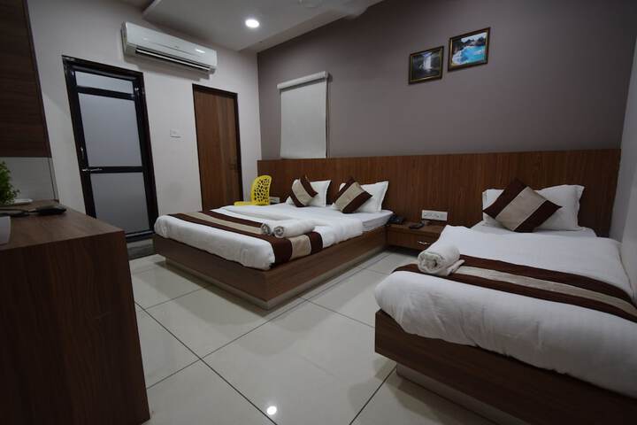 Room 11 of 36