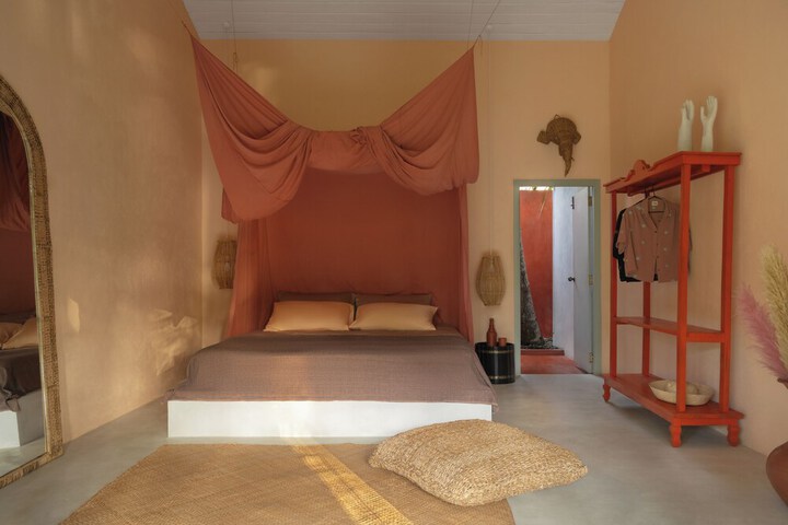 Room 3 of 47