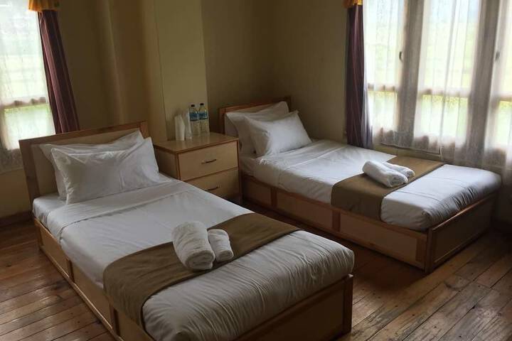 Room 6 of 16
