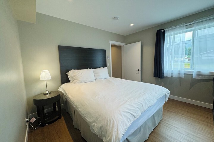 Room 6 of 35