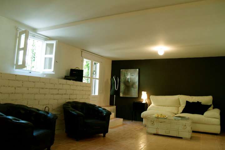 Room 2 of 28
