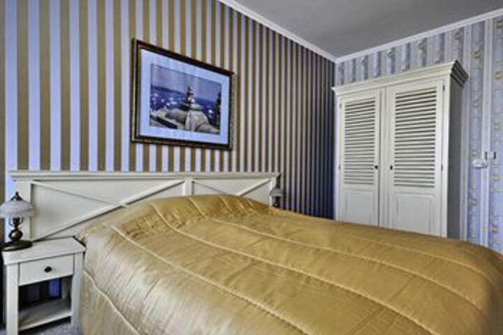 Room 9 of 48