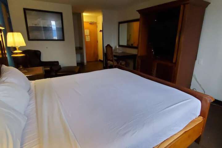 Room 14 of 32