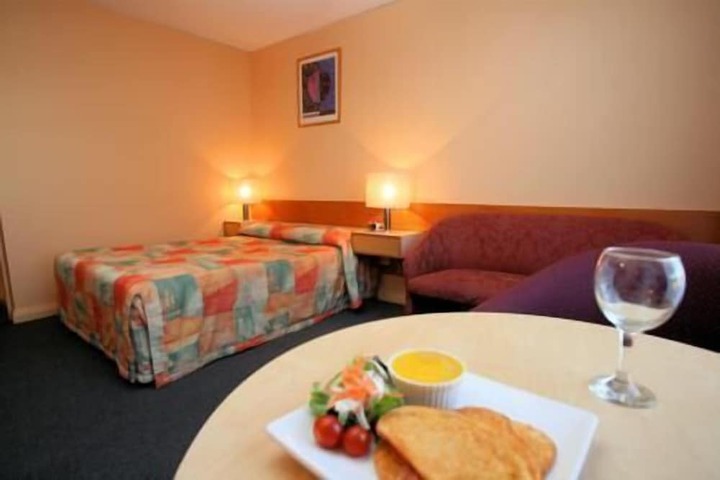 Room 12 of 25
