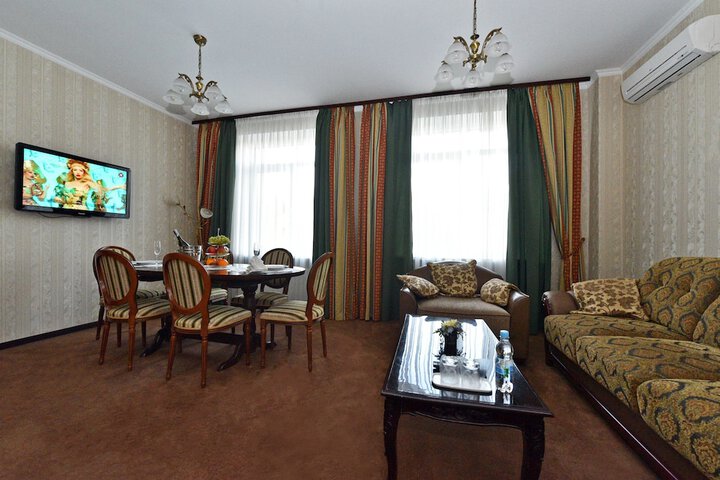 Room 13 of 97