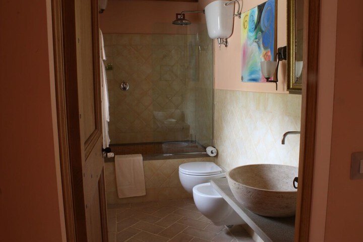 Room 27 of 75