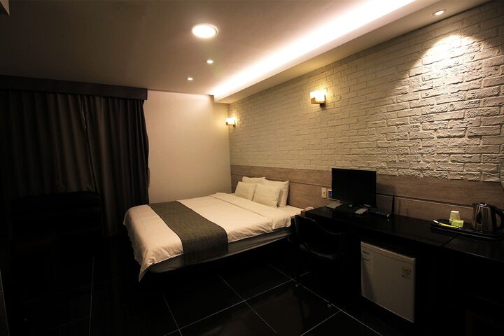 Room 10 of 74