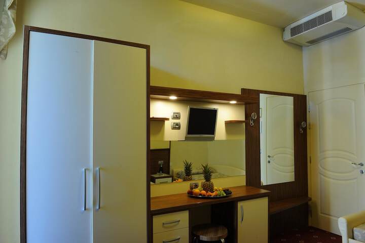 Room 8 of 14