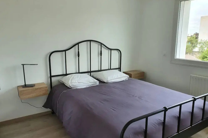Room 5 of 16