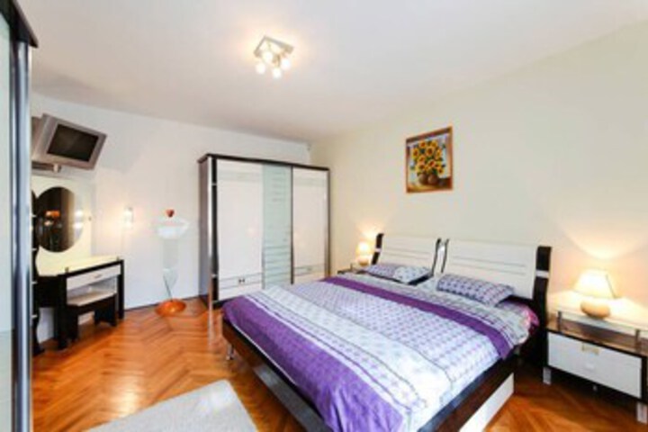 Room 8 of 17