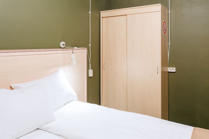 Room 8 of 38