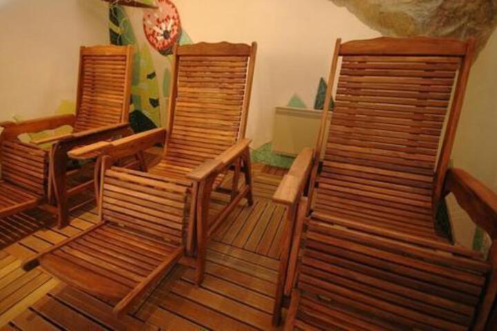Room 6 of 17