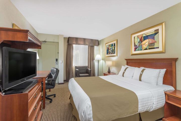 Room 12 of 33
