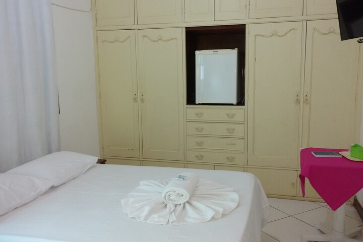 Room 2 of 43