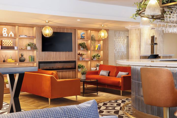Lounge 68 of 88