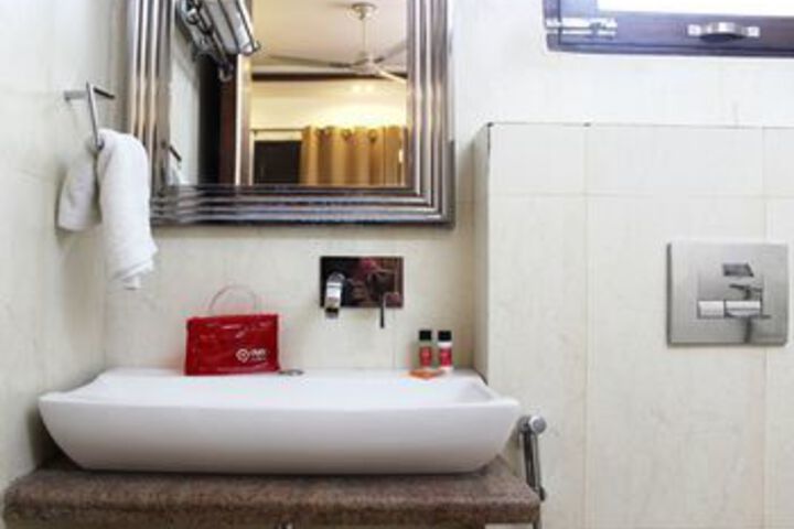 Room 4 of 20