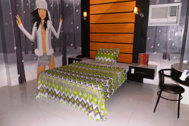 Room 6 of 27