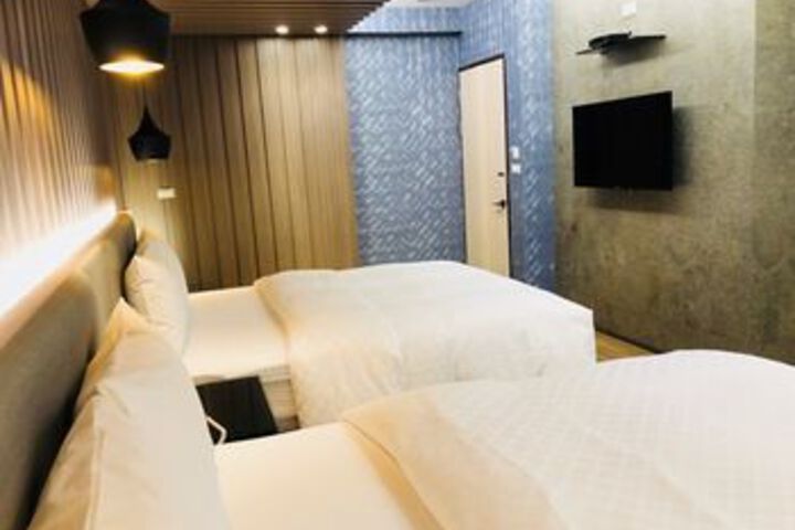 Room 15 of 48